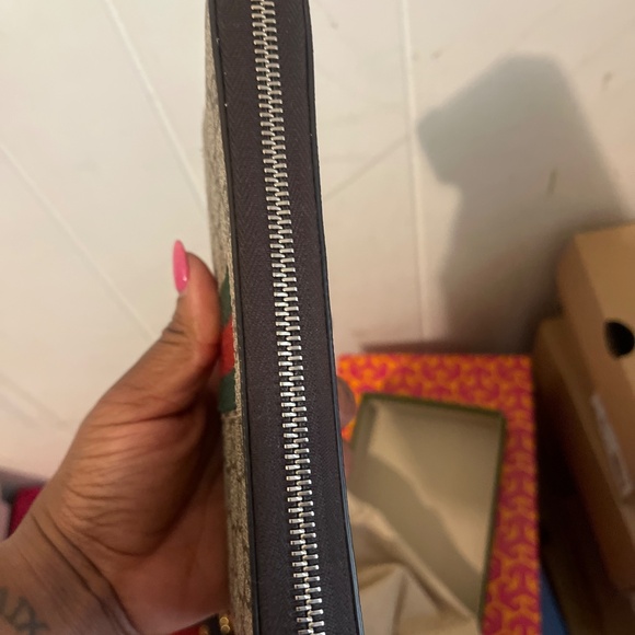 Authentic Gucci wallet - Picture 2 of 4
